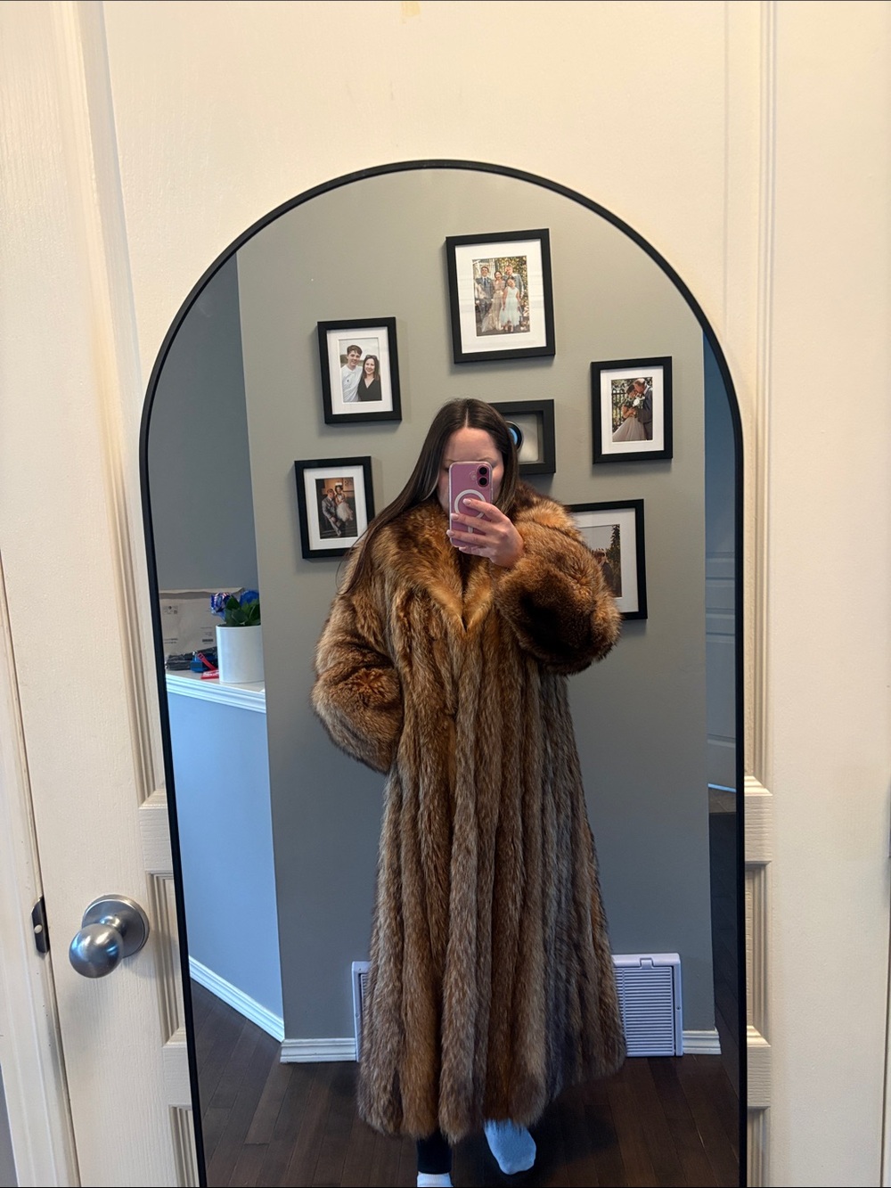 Vintage Renfrew Furs Tanuki (Japanese Raccoon) Full Length Fur Coat | Luxe 1979 - Picture 13 of 13